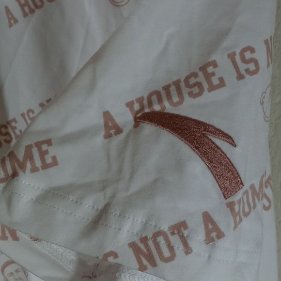 Anta Sports 🌟 4 For $15 "A house is not a home without a bulldog" - Picture 4 of 9